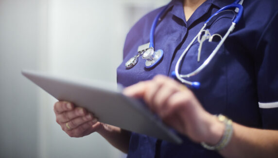 NHSE ‘firmly expects’ GP partners to pass on 6% pay rise to staff